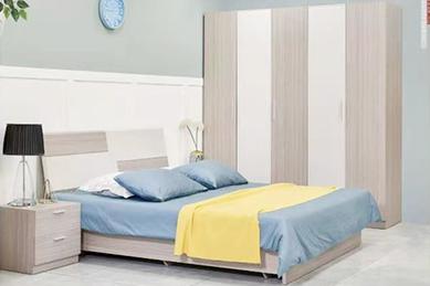柯耐 卧房三件套（1.6米四门衣柜+1.8米高箱床+床头柜）